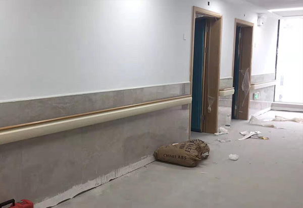 清潔防撞扶手的時(shí)候應(yīng)該注意什么？