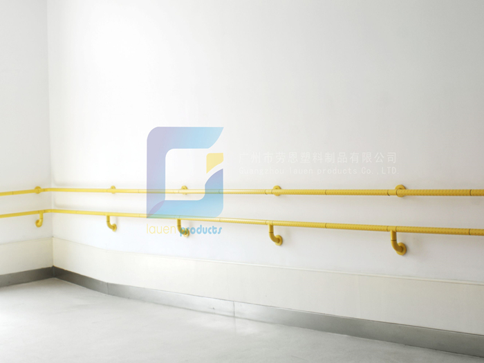 北京市社區(qū)改造鋪設無障礙坡道，安裝無障礙扶手