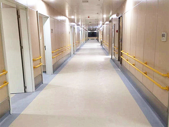 復學初期不提倡組織集體跑步 借助走廊通道扶手一樣可以鍛煉