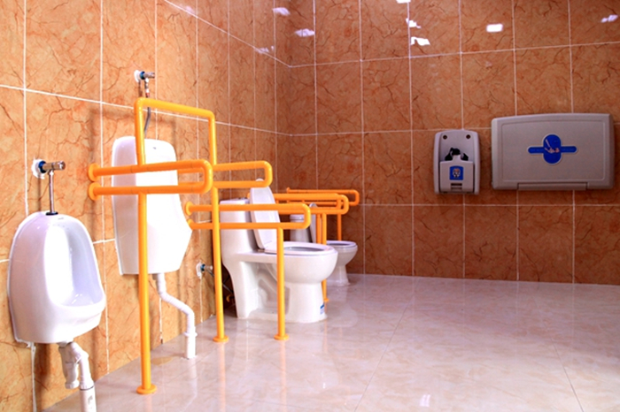 城鄉(xiāng)廁所改造升級(jí)，加裝衛(wèi)生間扶手等無障礙設(shè)施進(jìn)行中