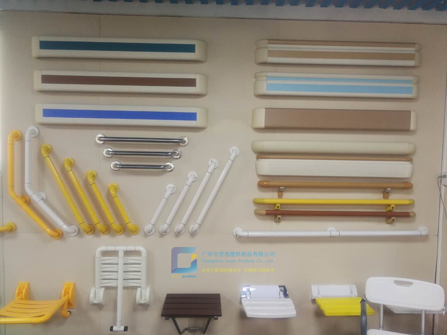 家庭衛(wèi)生間扶手裝什么樣的款式比較方便？