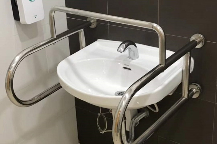 無(wú)障礙扶手改造：“小扶手”帶來(lái)“大方便”