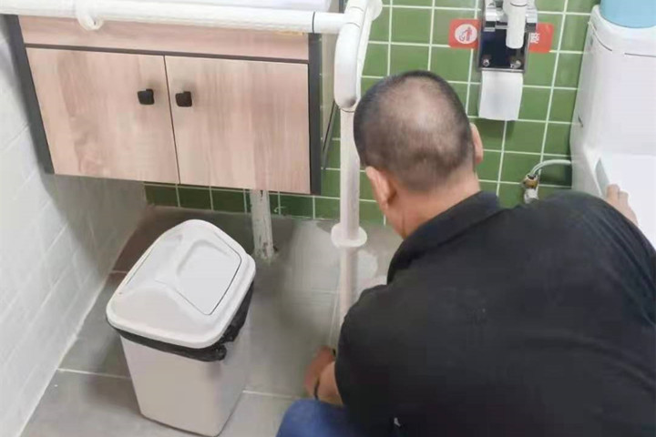 工人現(xiàn)場(chǎng)安裝圖 (5)